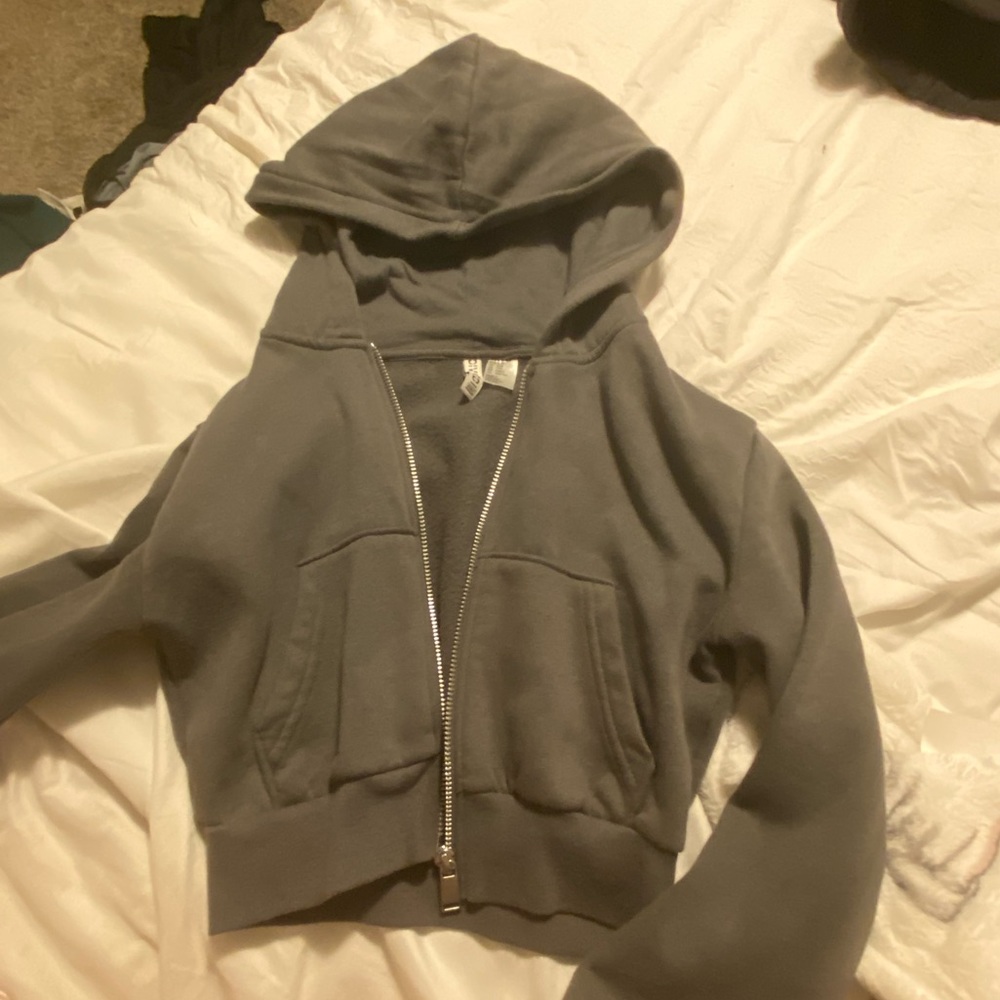 H & M grey cropped zip up. size xxs
